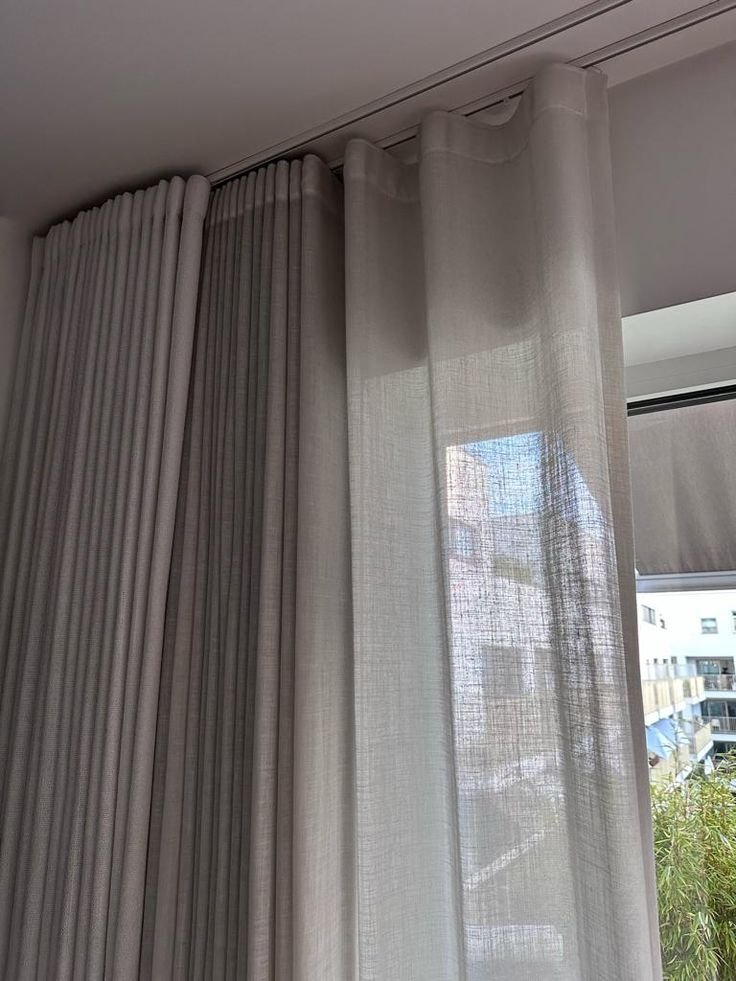 wall mounted curtain rail