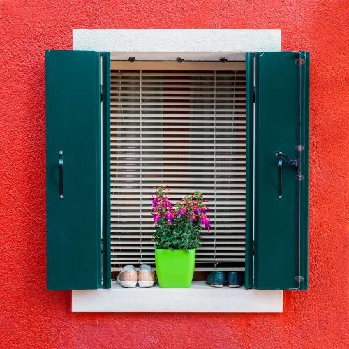 colorful-residential-house-window-in-burano-2026-01-07-00-41-53-utc